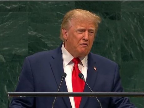 Trump odmítl íránský návrh a ceny ropy znovu rostou