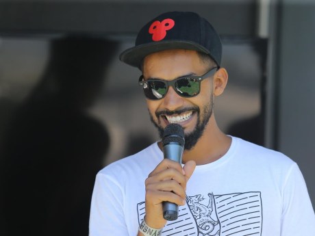 Yemi A.D. čeká s partnerem dvojčata, narodit se mají do konce roku