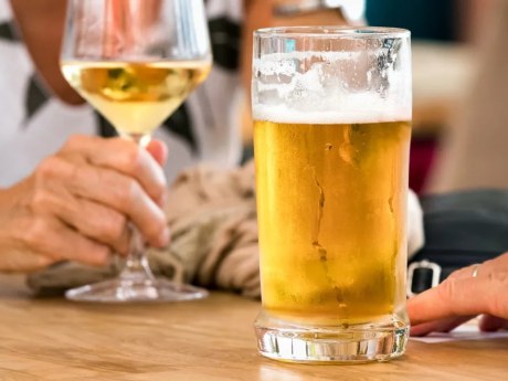 Citlivost na alkohol ovlivňují geny, ukazují dosavadní studie