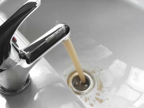 V Odoleně Vodě dál platí zákaz pití: voda měla čtyřnásobek olova